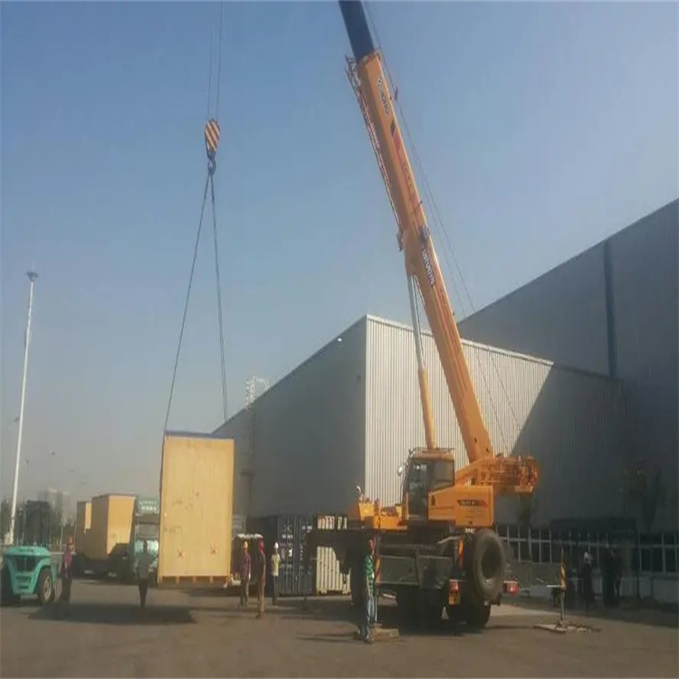 东山重型机器吊装